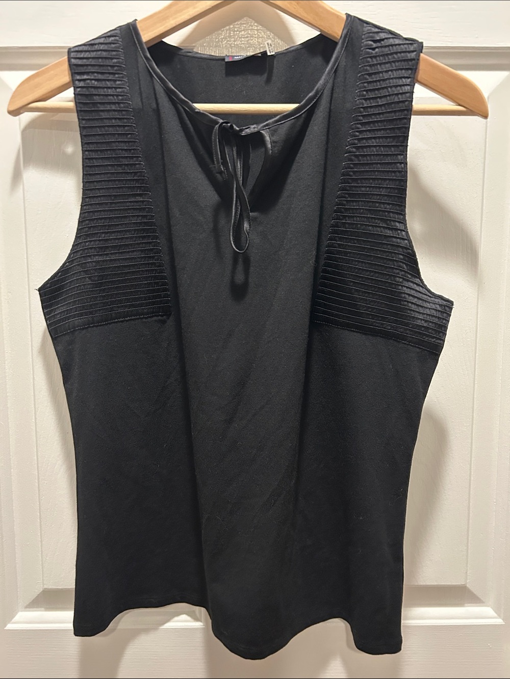 Magaschoni Black Ribbed-Shoulder Shell